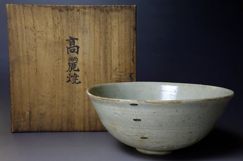 Large Korai Kasugai Chawan fixed with staple-like metals Late Joseon