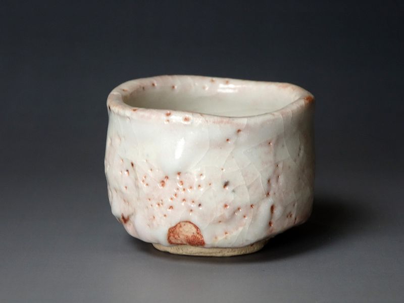 Eye-catching Shino ware sake cup by Ando Hidetake (b. 1938)