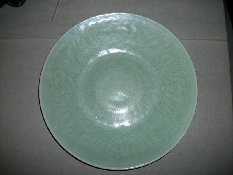 18/19C CHINESE CELADON PLATTER