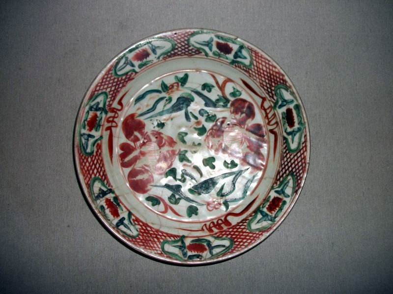 MING SWATOW POLYCHROME PLATE