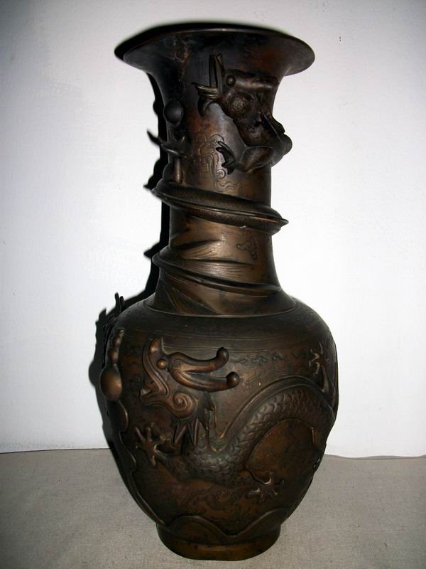 CHINESE BRONZE VASE