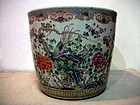19C CHINESE FAMILLE ROSE POT