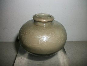 YUAN LONGQUAN CELADON JAR