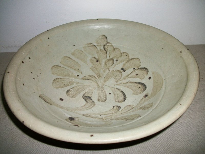 A LARGE GUANGDONG PLATE, 10TH-12TH CENTURY