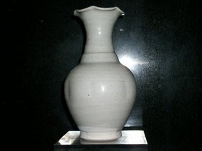 CHINESE QINGBAI  VASE, 10TH-12TH CENTURY