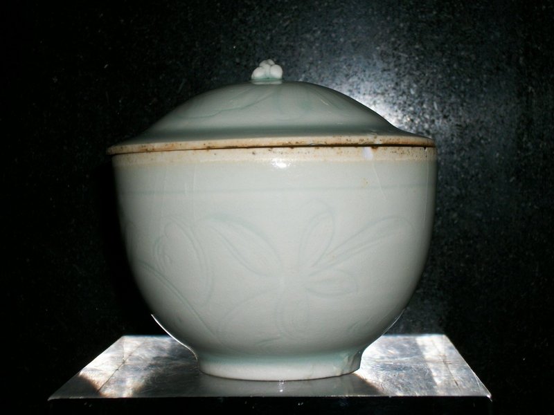 CHINESE QINGBAI BOWL AND COVER