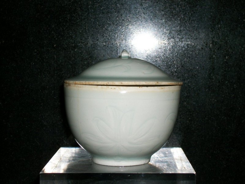 CHINESE QINGBAI BOWL AND COVER