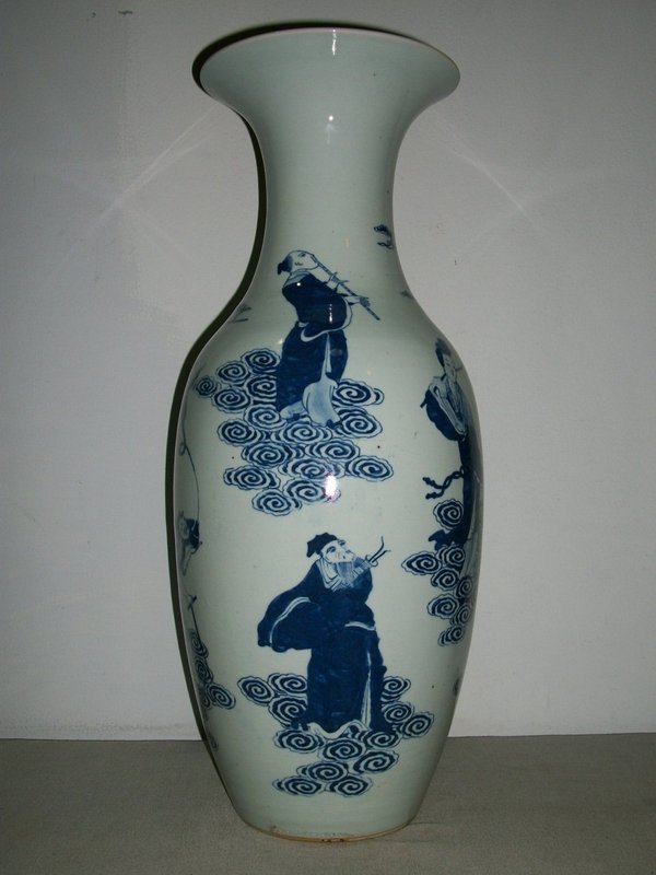 CHINESE B/W VASE