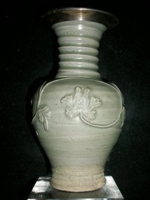 SONG/YUAN CELADON VASE