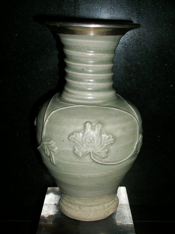 SONG/YUAN CELADON VASE