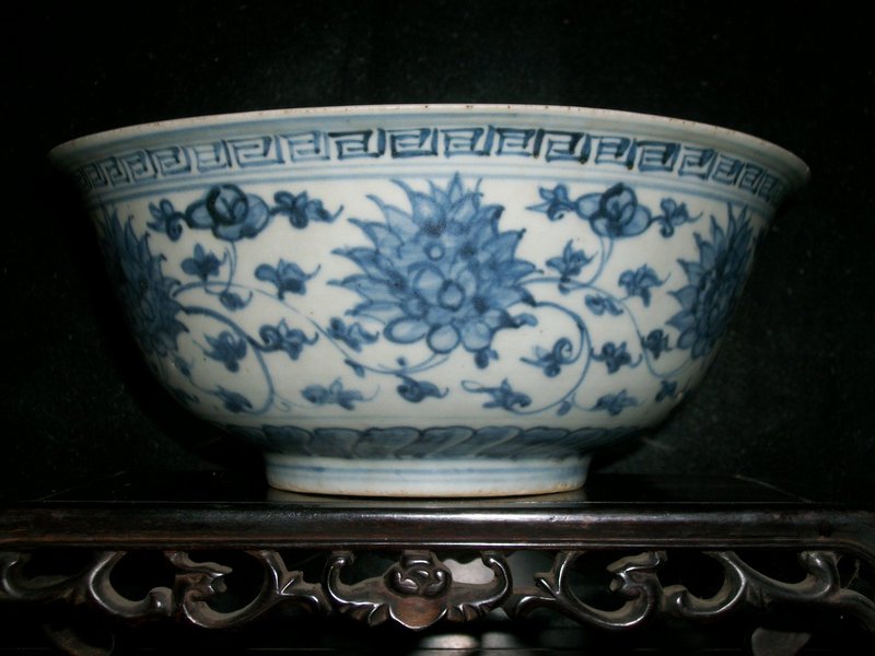 CHINESE B/W BOWL