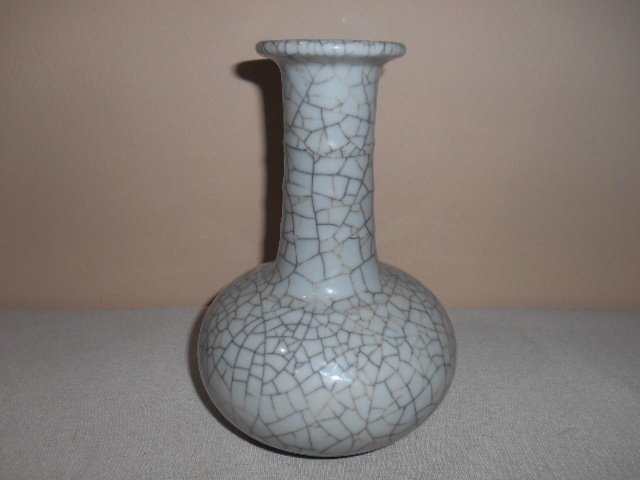 CHINESE GE-TYPE VASE