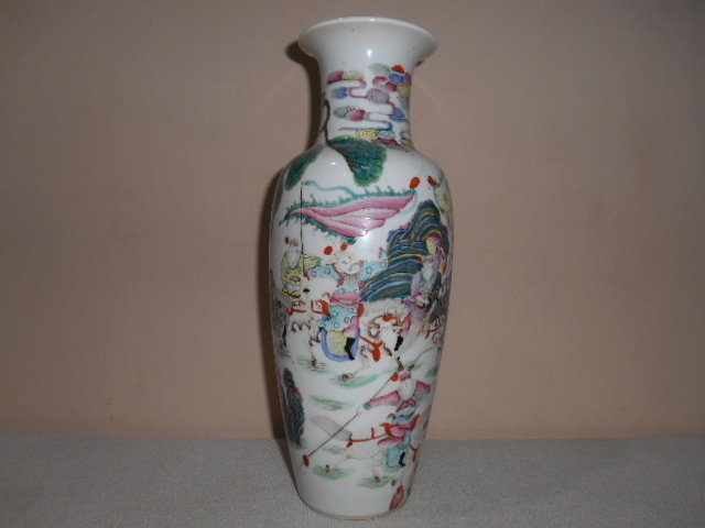 CHINESE FAMILLE ROSE VASE