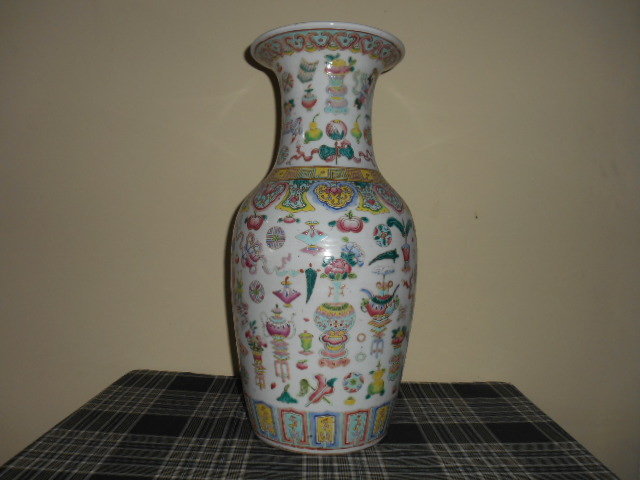 CHINESE FAMILLE ROSE VASE