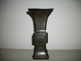 CHINESE BRONZE VASE