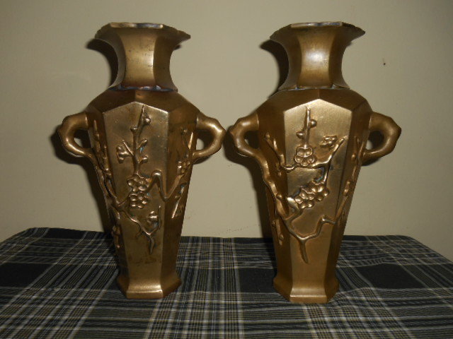 PAIR OF CHINESE BRONZE VASE