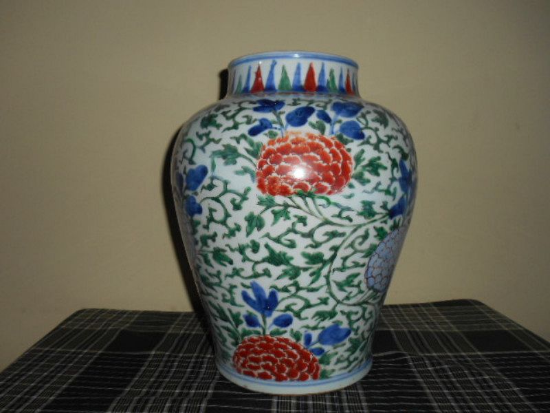 CHINESE WUCAI BALUSTER JAR