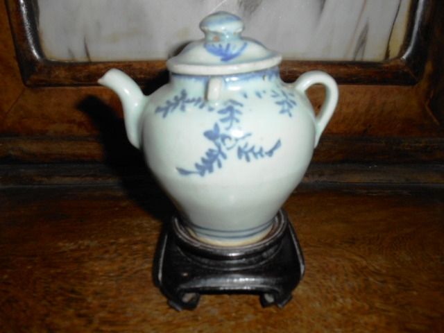 MING BLUE AND WHITE EWER