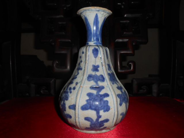 MING BLUE & WHITE PEAR SHAPE VASE