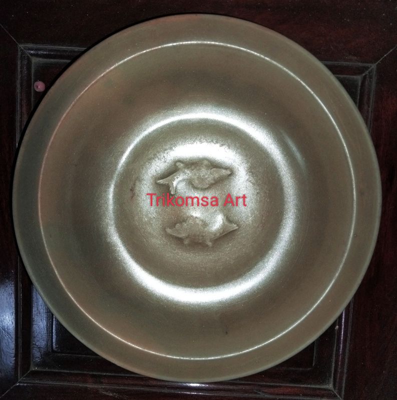 SONG/YUAN LONGQUAN CELADON TWIN FISH DISH