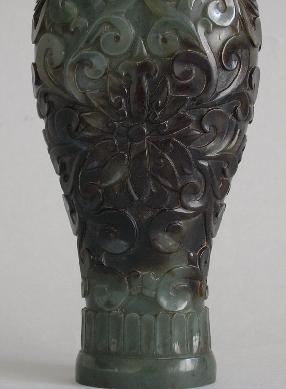 Chinese jade vase with elephant heads and moving rings