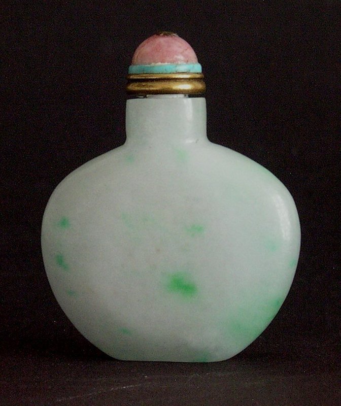 Chinese jadeite snuff bottle