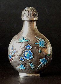 Chinese silver snuff bottle with enamel decoration
