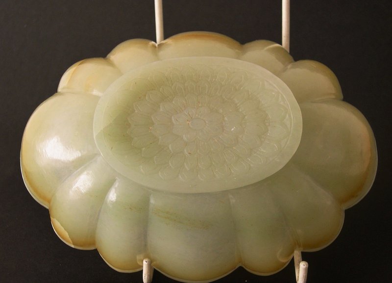 Chinese jade bowl in Mughal style
