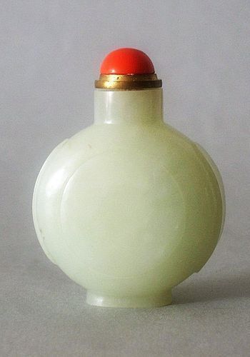 Chinese jade antique snuff bottle