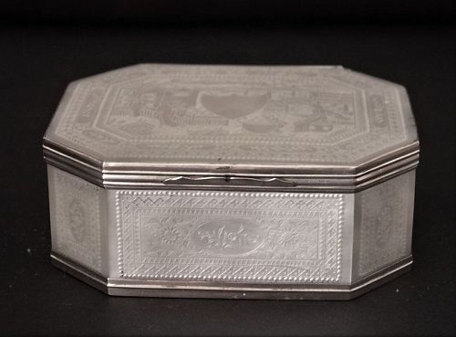 Chinese mother of pearl box with engraved decoration