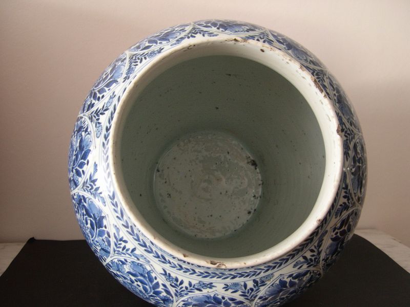 Kangxi  blue and white large baluster jar and cover