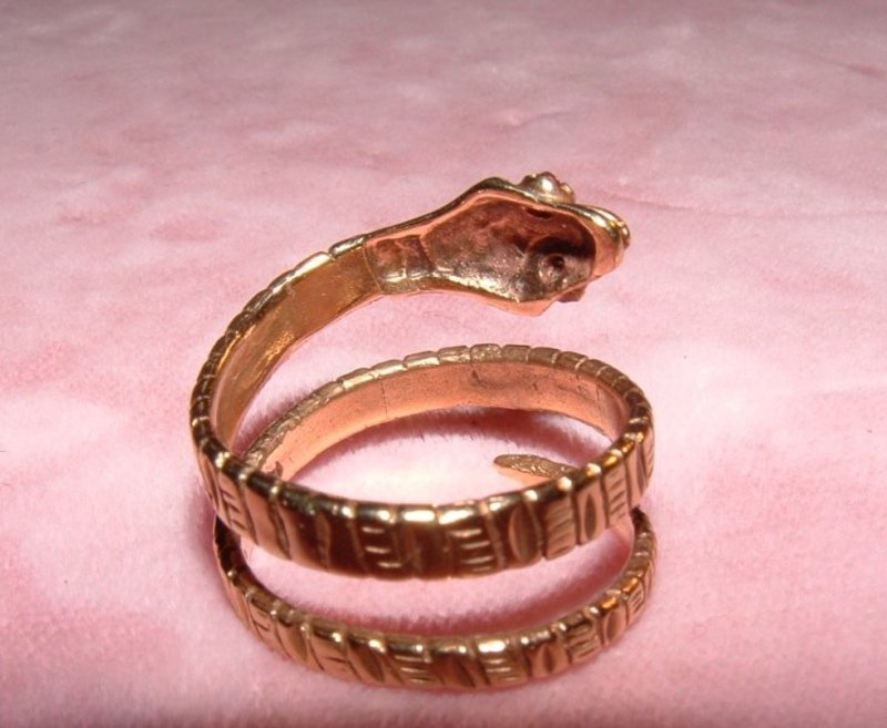 Victorian 14K Yellow Gold Garnet Carved Snake Ring