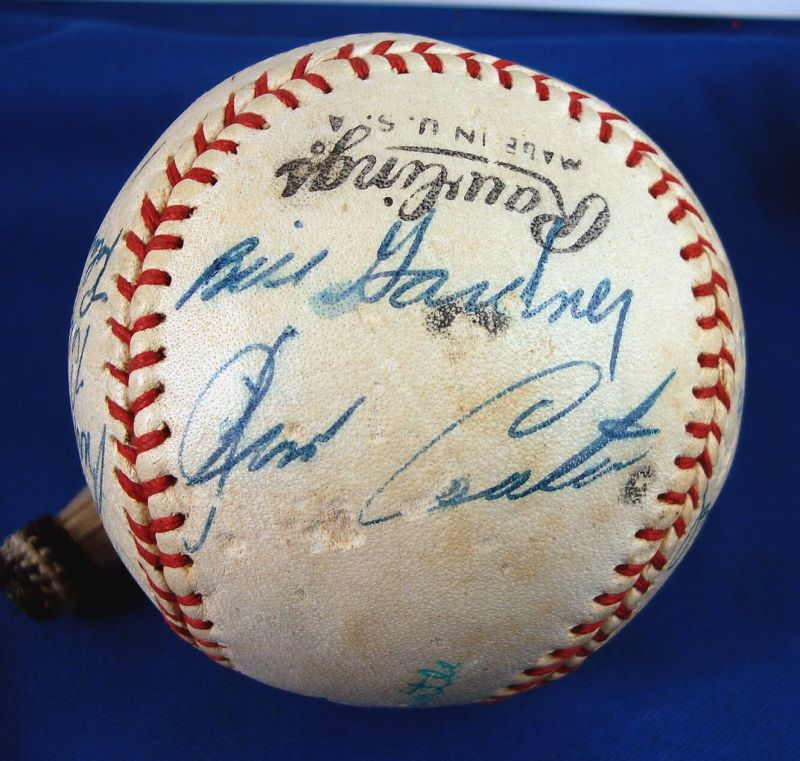 1961 YANKEE WORLD SERIES BASEBALL Singed by the whole team