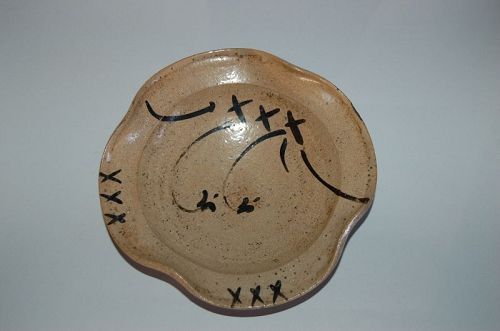 Round dish or bowl with stylized flowers, Karatsu stoneware, Japan