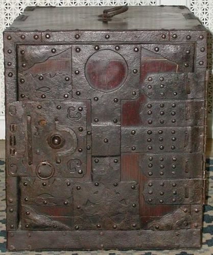Ship's chest, funa dansu, Zelkova and Paulownia woods, forged iron