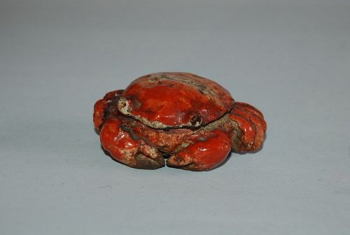 Kogo incense box, crab, Raku-like earthenware, red, gold, green, Japan
