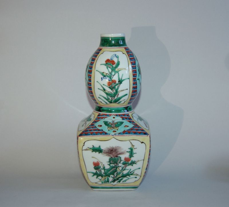 Double gourd shaped porcelain vase by Miyamoto Masao, Kutani, Japan