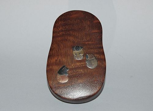 Small kiri wood box with lacquer toy décor, by Takai Tairei, Japan