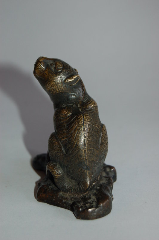 Small bronze sculpture of tiger, Japan 19th century
