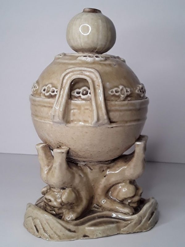 Chinese antique porcelain oil lamp with foo dogs holding the vessel