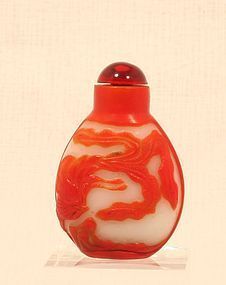 Chinese red and white Peking glass snuff bottle