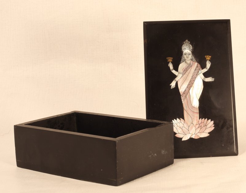 Pietra Dura slate box with mother of pearl Lakshmi v8
