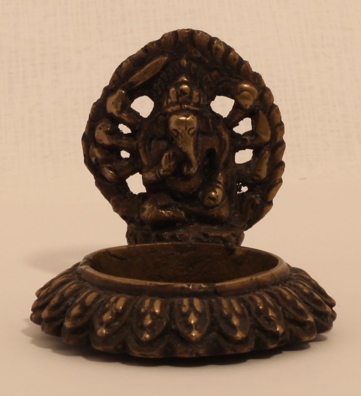Vintage bronze Hindu Ganesha oil lamp