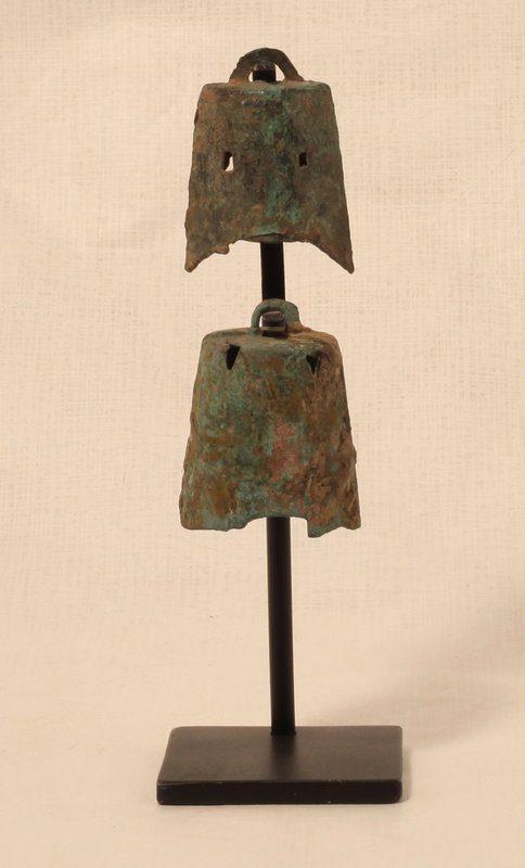 China 206BC -220 AD Han bronze bells on a custom black iron stand