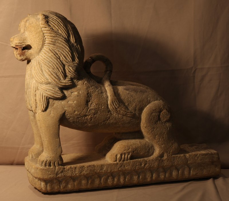 India 17th-18thc Hindu  Golden sandstone carved Lion Sculpture v1