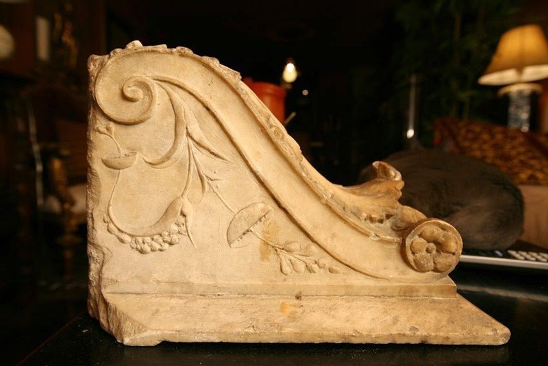 Fine Imperial Roman Marble Modillion- Corbel with Acanthus leaf