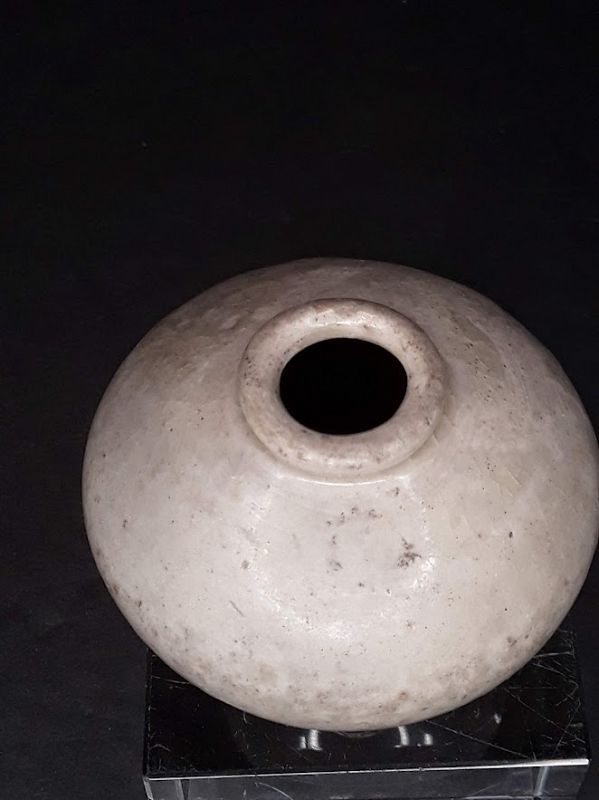 Sawankhalok Shukokai hard paste pottery Jarlet in cream Glaze