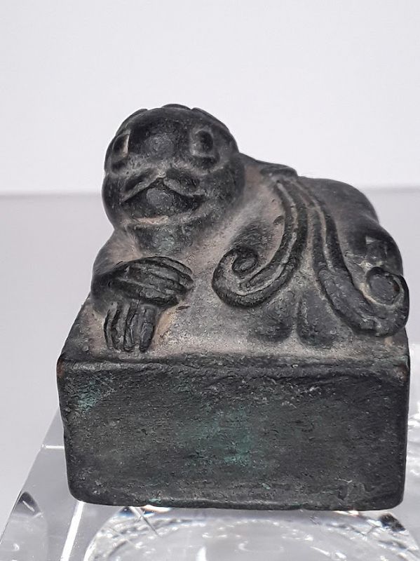 Antique Chinese archaic style Bronze seal with Foo dog