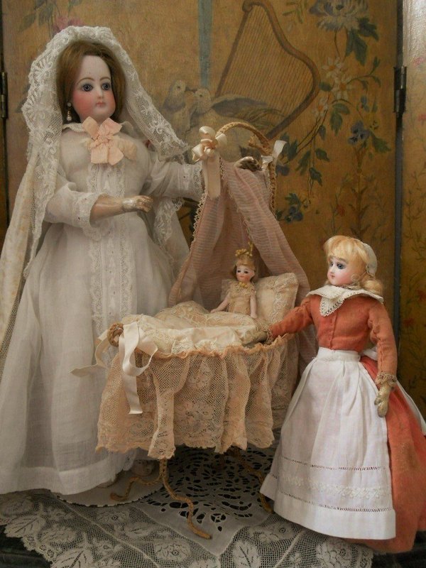 ~~~ Very nice small Baby Doll Cradle ~~~