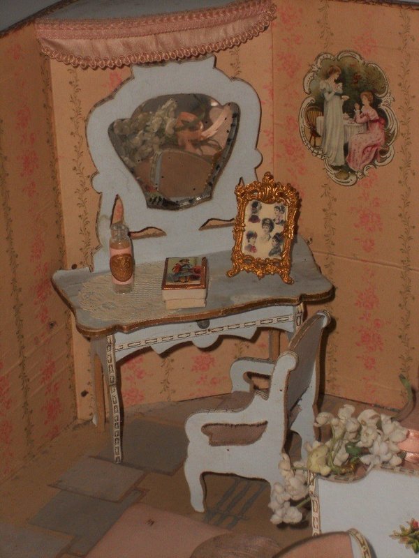 Miniature Doll House Chambre in Original Presentation Room-Box